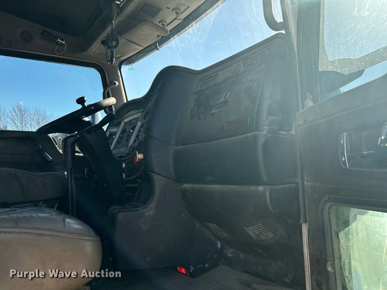 image for item DN0695 2014 Kenworth  T660 semi truck