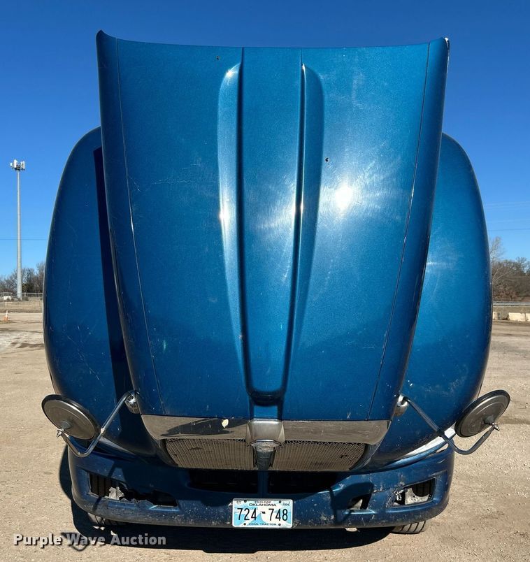 image for item DN0695 2014 Kenworth  T660 semi truck