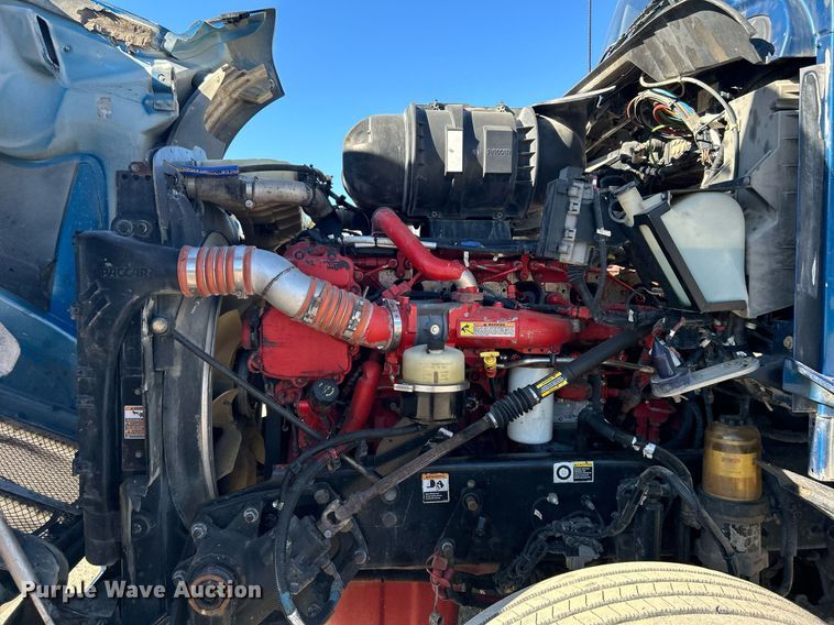 image for item DN0695 2014 Kenworth  T660 semi truck