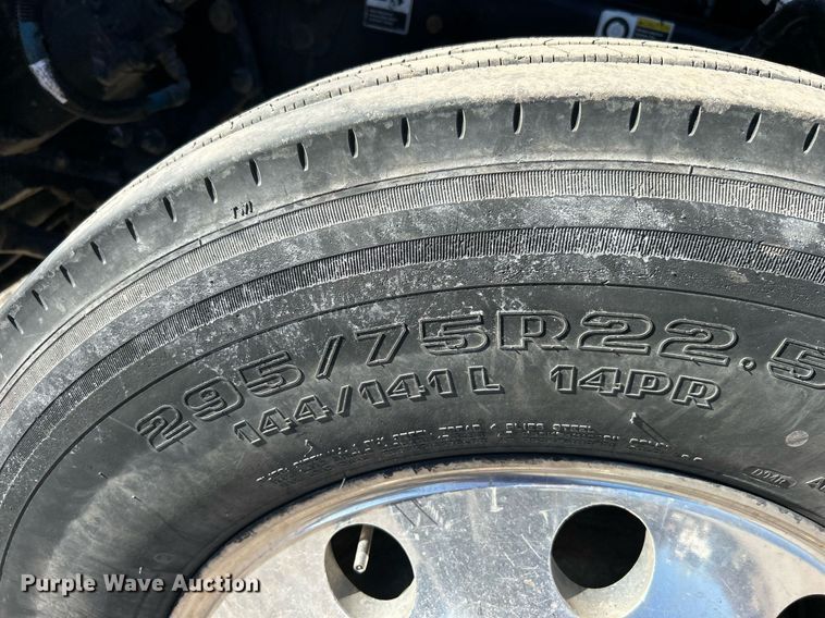 image for item DN0695 2014 Kenworth  T660 semi truck