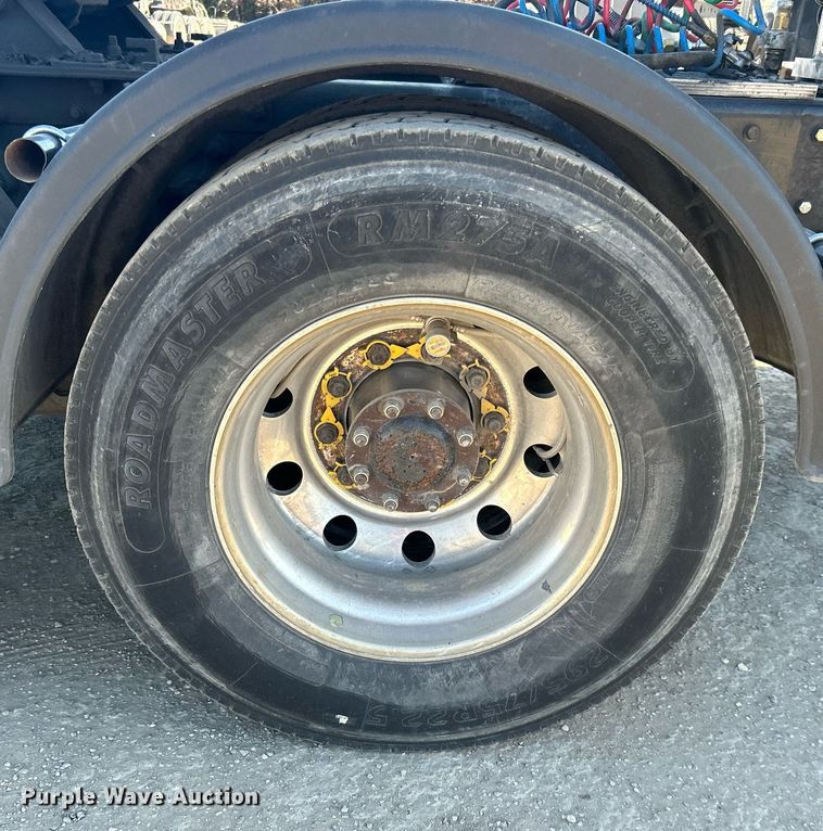 image for item DN0695 2014 Kenworth  T660 semi truck