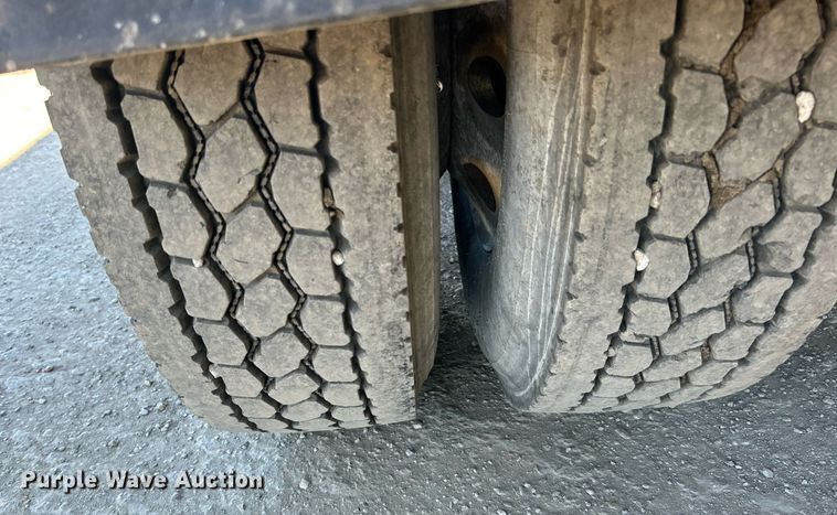 image for item DN0695 2014 Kenworth  T660 semi truck