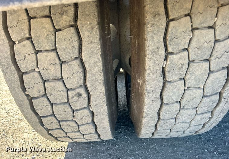 image for item DN0695 2014 Kenworth  T660 semi truck