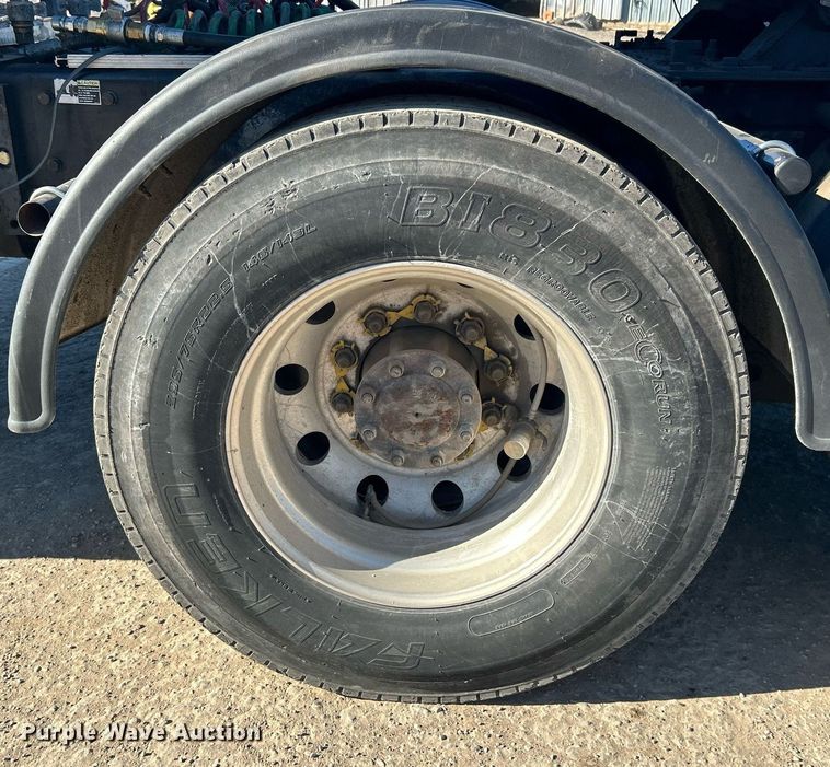 image for item DN0695 2014 Kenworth  T660 semi truck