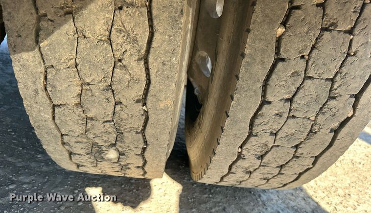 image for item DN0695 2014 Kenworth  T660 semi truck