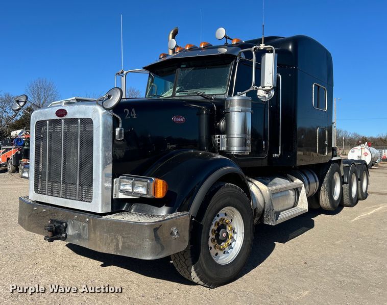 image for item DN0697 2012 Peterbilt  367 semi truck