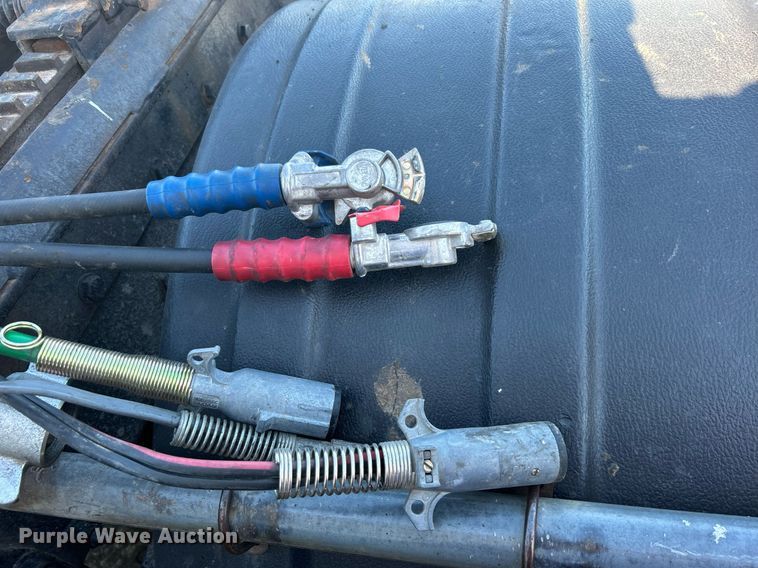 image for item DN0697 2012 Peterbilt  367 semi truck