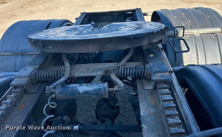 image for item DN0697 2012 Peterbilt  367 semi truck