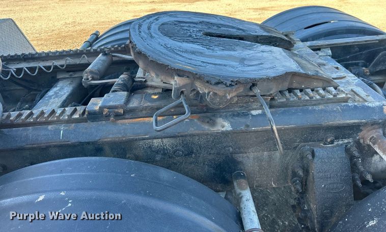 image for item DN0697 2012 Peterbilt  367 semi truck