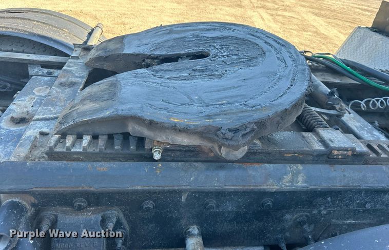 image for item DN0697 2012 Peterbilt  367 semi truck