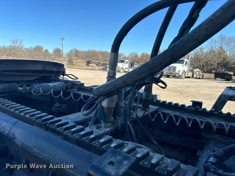 image for item DN0697 2012 Peterbilt  367 semi truck