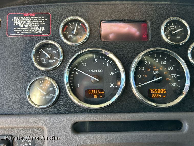 image for item DN0697 2012 Peterbilt  367 semi truck