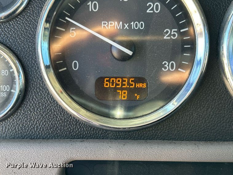 image for item DN0697 2012 Peterbilt  367 semi truck