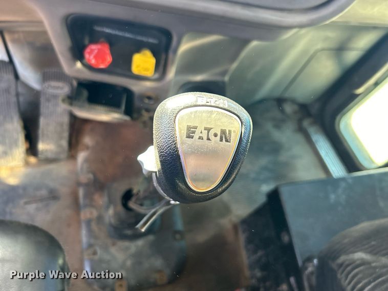 image for item DN0697 2012 Peterbilt  367 semi truck