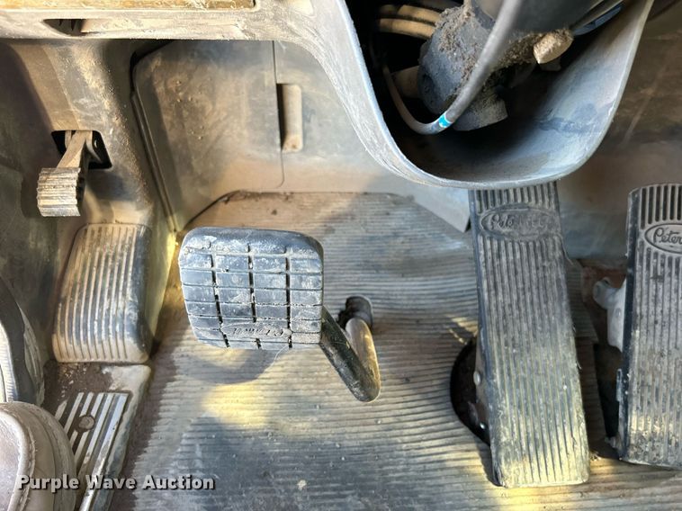 image for item DN0697 2012 Peterbilt  367 semi truck