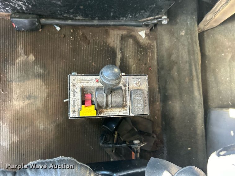 image for item DN0697 2012 Peterbilt  367 semi truck