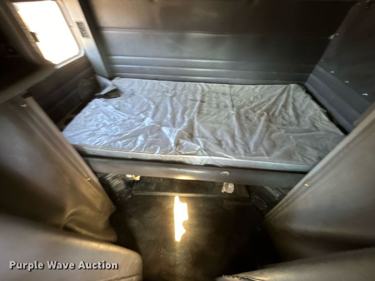 image for item DN0697 2012 Peterbilt  367 semi truck