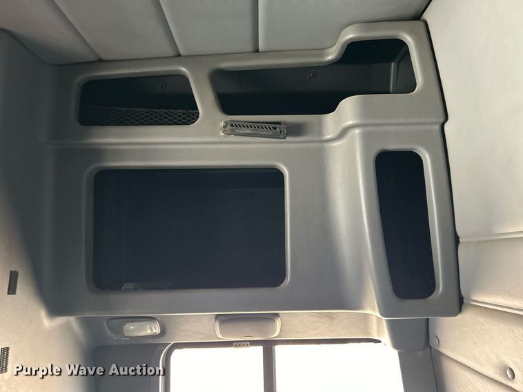 image for item DN0697 2012 Peterbilt  367 semi truck