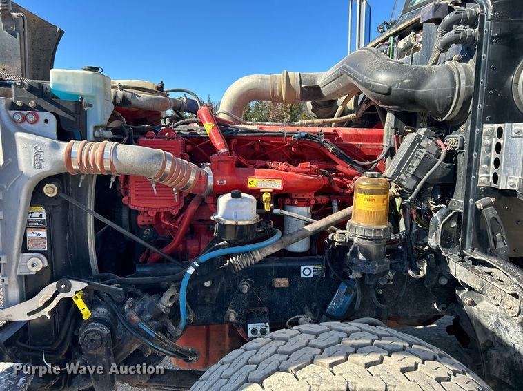 image for item DN0697 2012 Peterbilt  367 semi truck