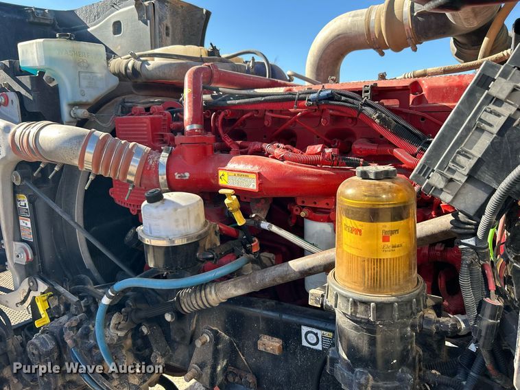 image for item DN0697 2012 Peterbilt  367 semi truck