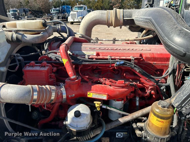 image for item DN0697 2012 Peterbilt  367 semi truck