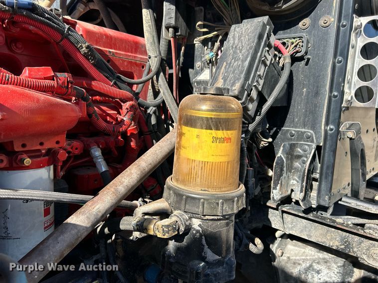 image for item DN0697 2012 Peterbilt  367 semi truck