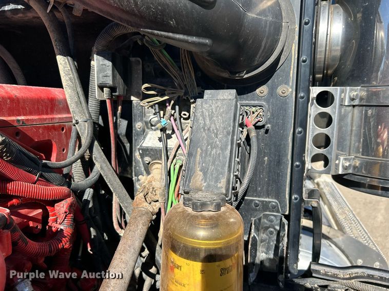 image for item DN0697 2012 Peterbilt  367 semi truck