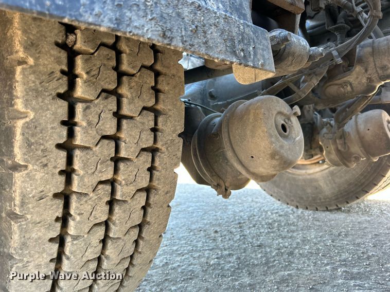 image for item DN0697 2012 Peterbilt  367 semi truck