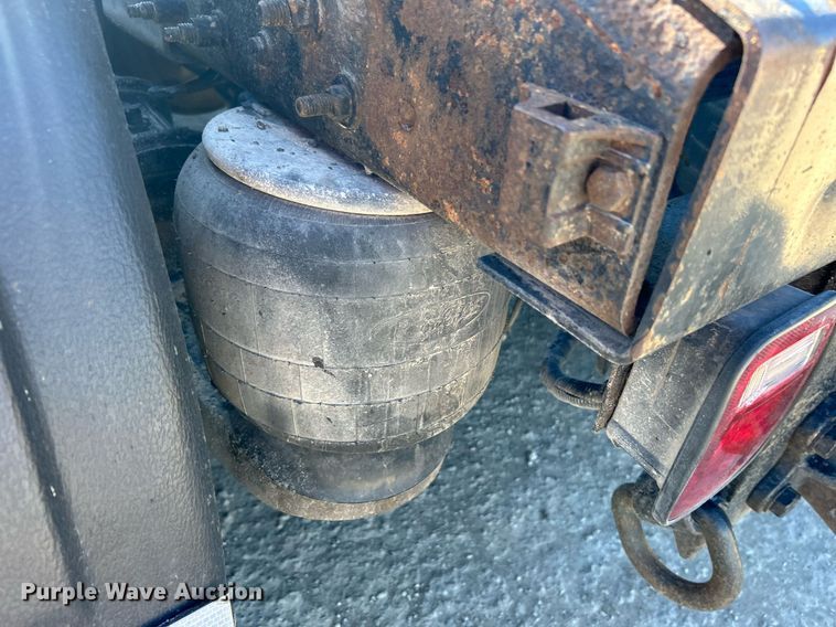 image for item DN0697 2012 Peterbilt  367 semi truck