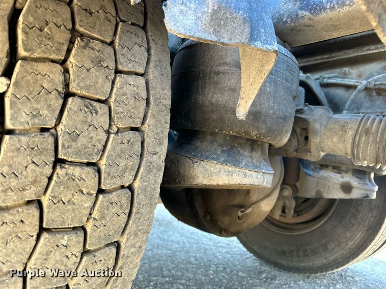 image for item DN0697 2012 Peterbilt  367 semi truck