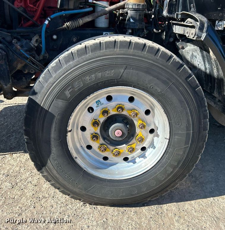 image for item DN0697 2012 Peterbilt  367 semi truck