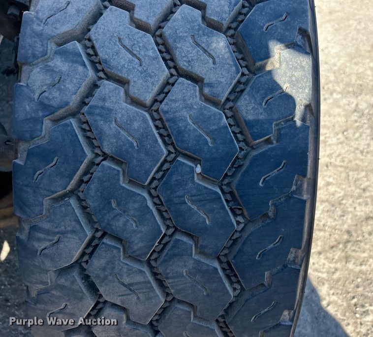 image for item DN0697 2012 Peterbilt  367 semi truck