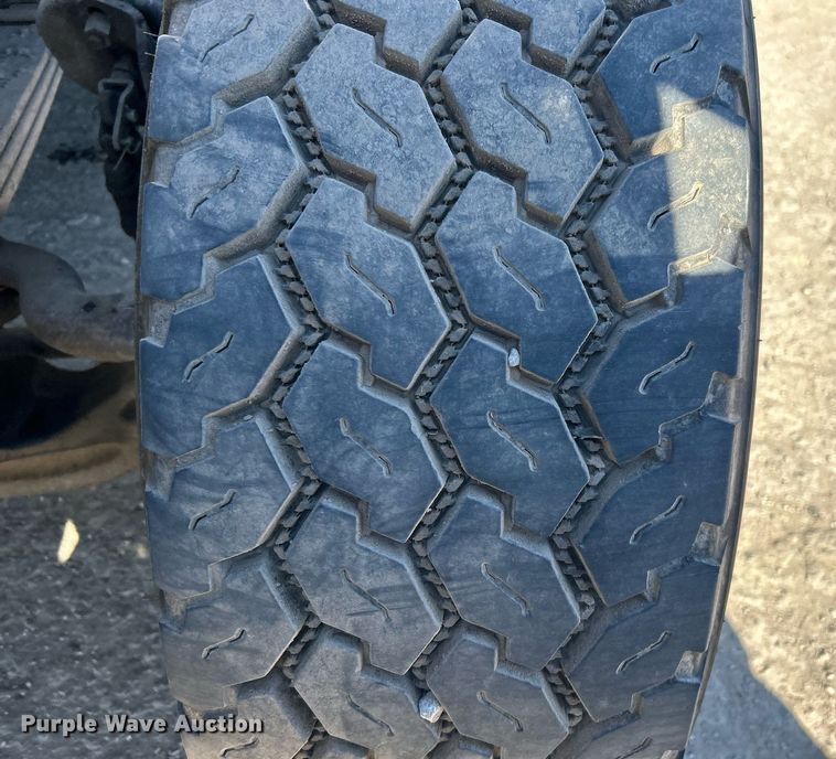 image for item DN0697 2012 Peterbilt  367 semi truck