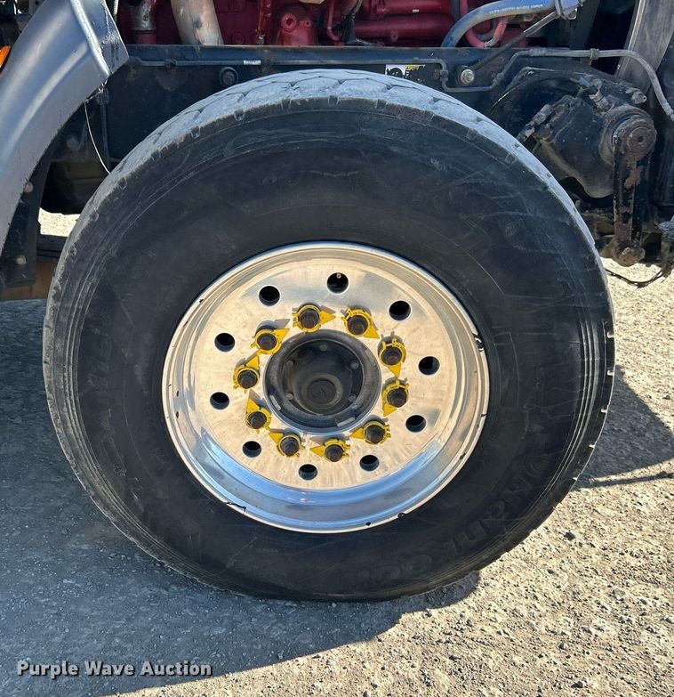 image for item DN0697 2012 Peterbilt  367 semi truck