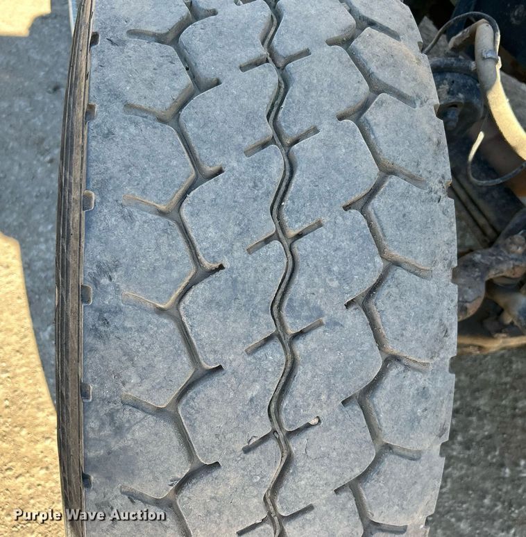 image for item DN0697 2012 Peterbilt  367 semi truck