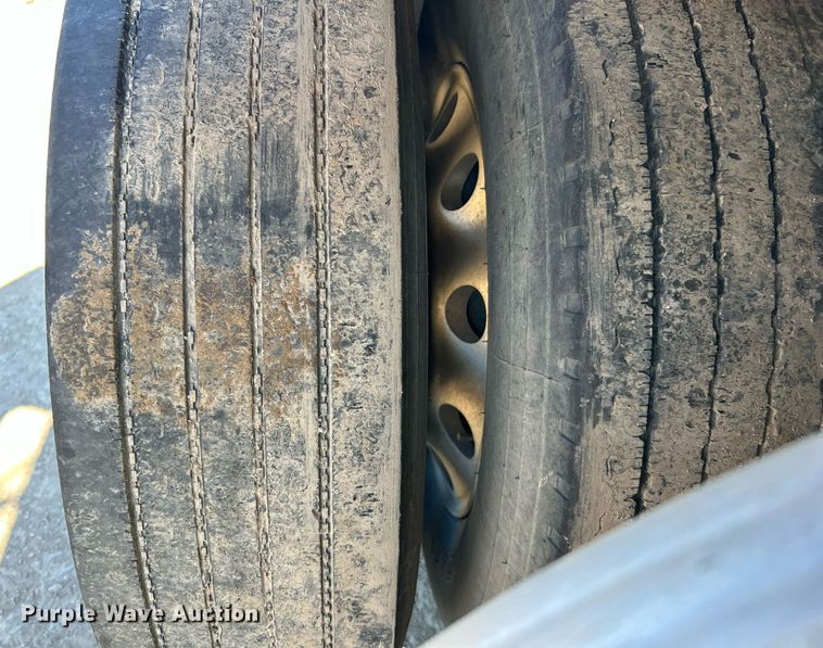 image for item DN0697 2012 Peterbilt  367 semi truck