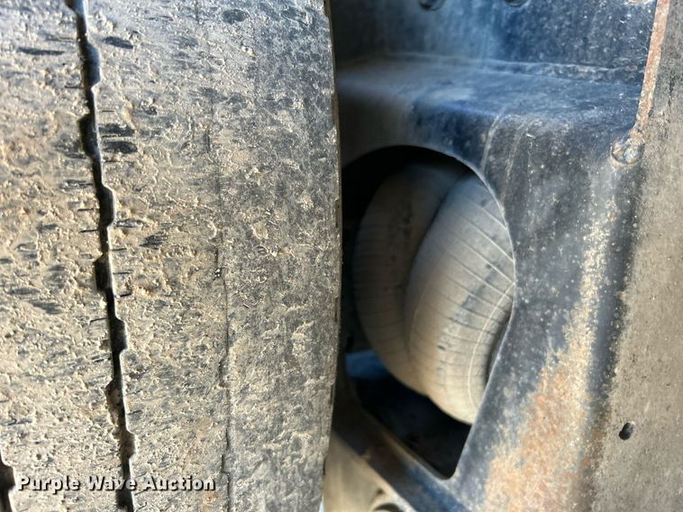 image for item DN0697 2012 Peterbilt  367 semi truck