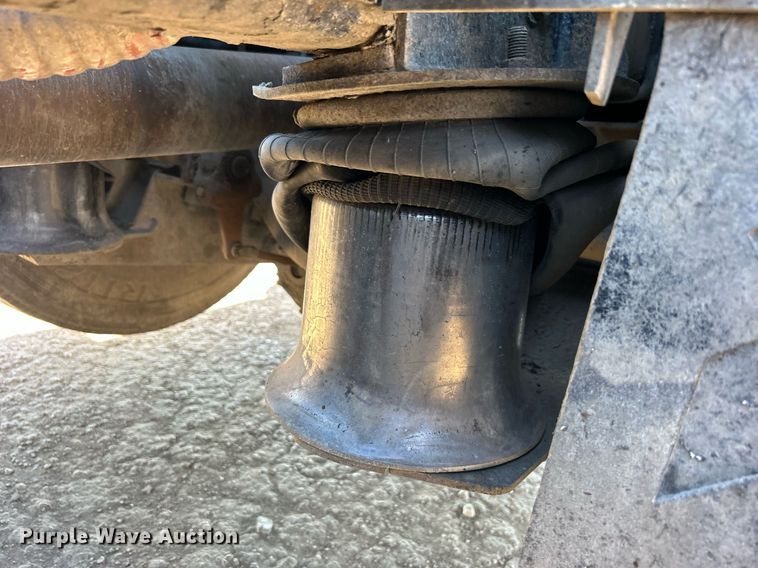 image for item DN0697 2012 Peterbilt  367 semi truck