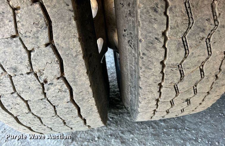 image for item DN0697 2012 Peterbilt  367 semi truck