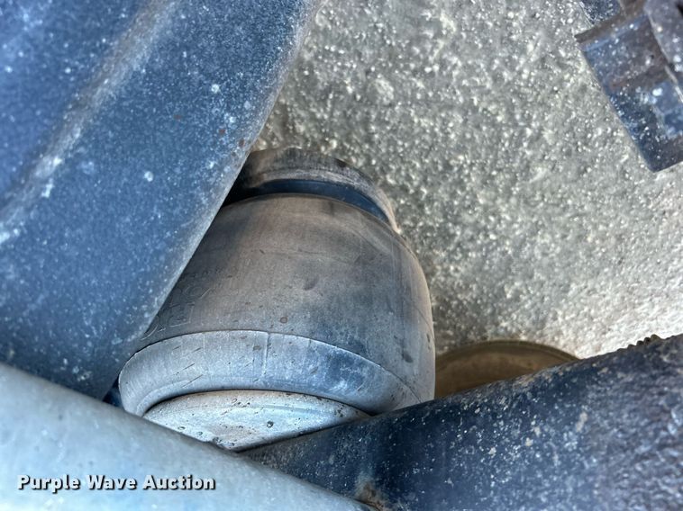 image for item DN0697 2012 Peterbilt  367 semi truck