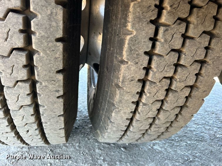 image for item DN0697 2012 Peterbilt  367 semi truck