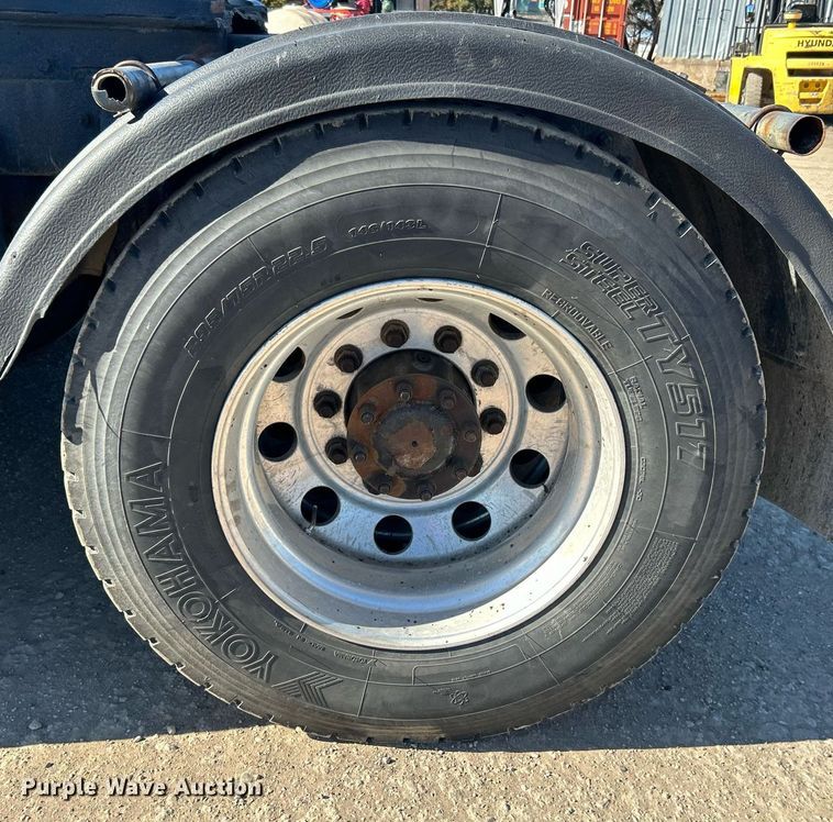 image for item DN0697 2012 Peterbilt  367 semi truck