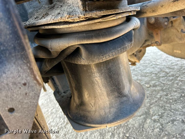 image for item DN0697 2012 Peterbilt  367 semi truck