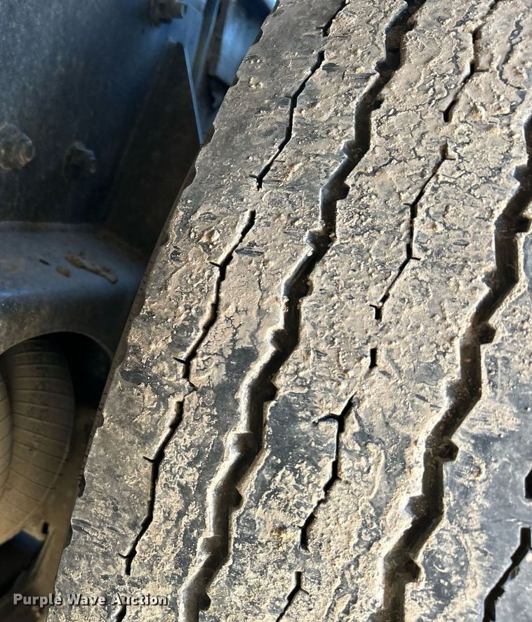 image for item DN0697 2012 Peterbilt  367 semi truck