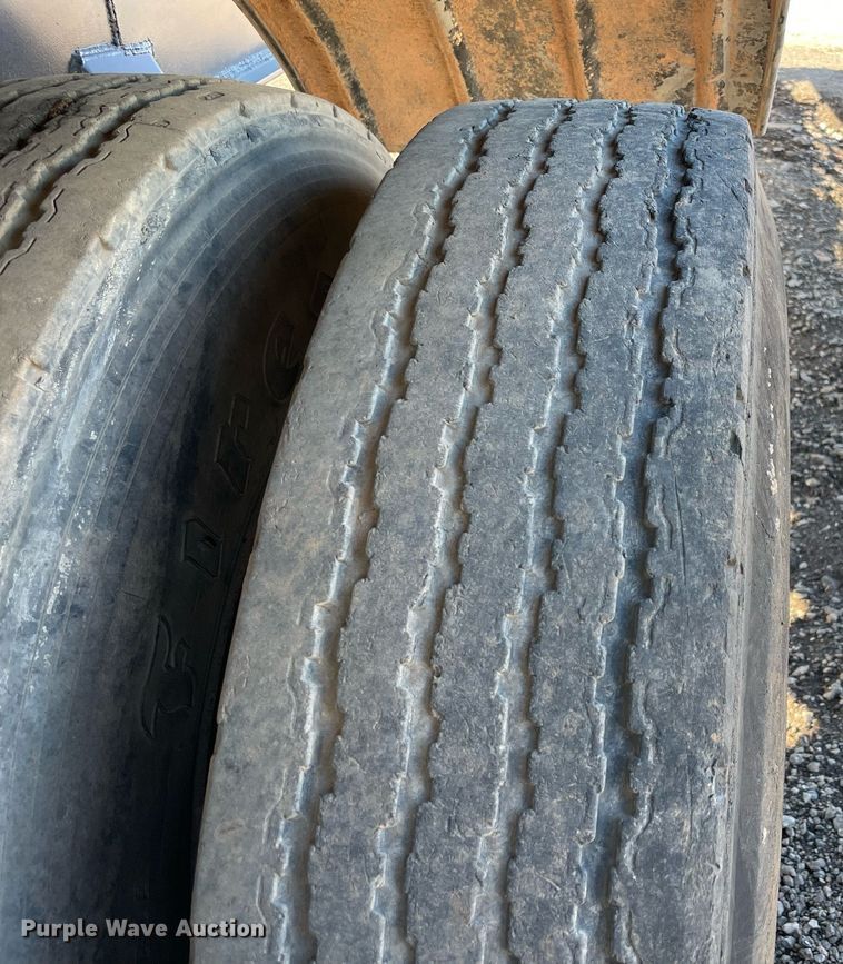 image for item DN3752 1999 Smith SC2002 side dump trailer