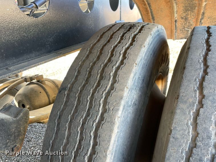 image for item DN3752 1999 Smith SC2002 side dump trailer