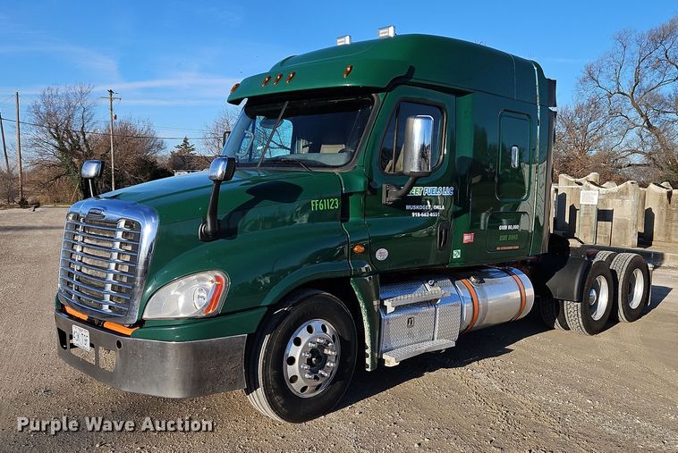 image for item DN7154 2016 Freightliner  Cascadia semi truck