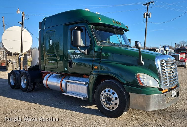 image for item DN7154 2016 Freightliner  Cascadia semi truck