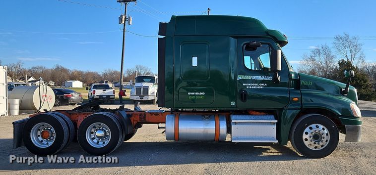 image for item DN7154 2016 Freightliner  Cascadia semi truck