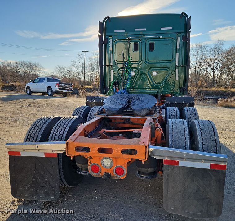 image for item DN7154 2016 Freightliner  Cascadia semi truck